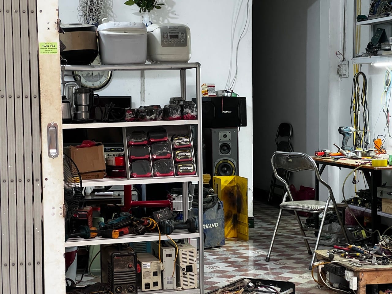 workshop for repairing electronics and appliances in Lao Cai