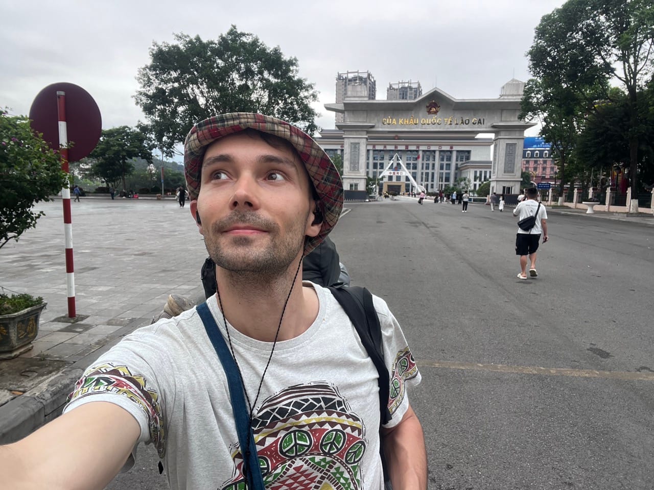 Backpacker in front of the Vietnam-China