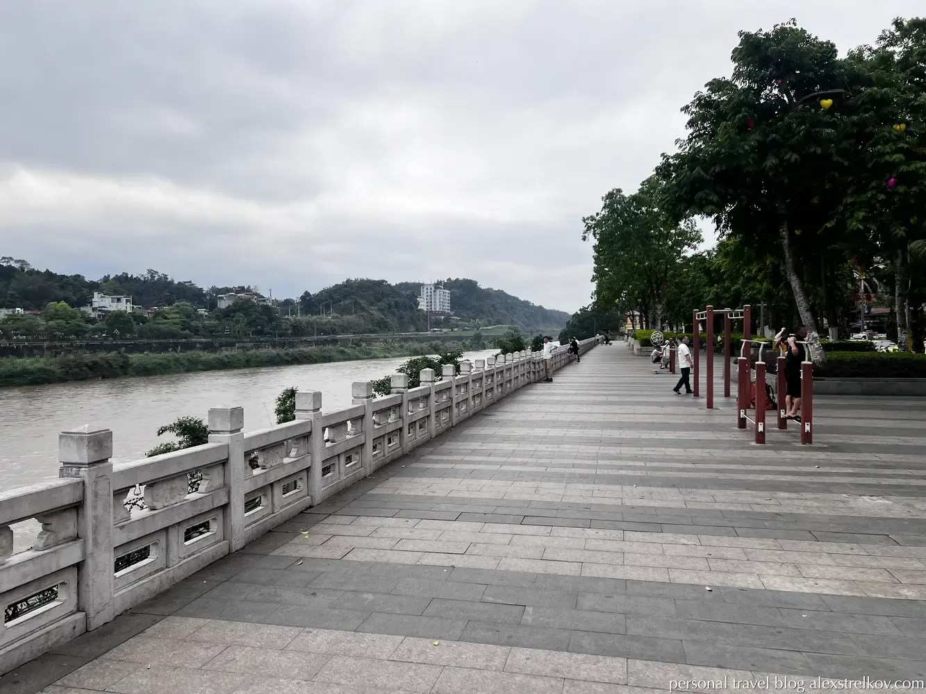 the river dividing China and Vietnam