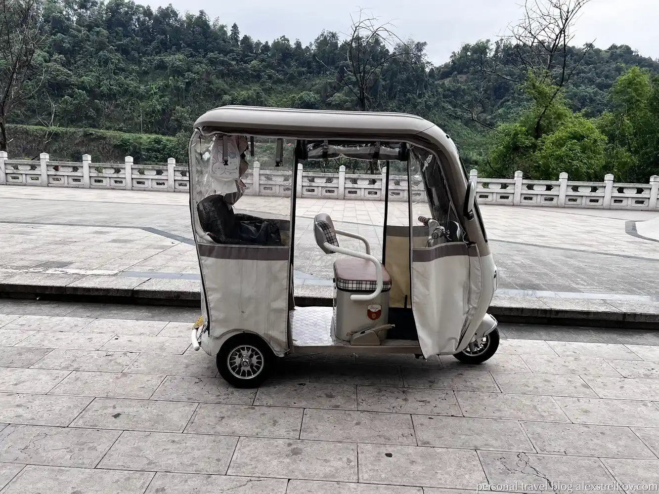 electric tuk-tuk tricycle Hekou China street 