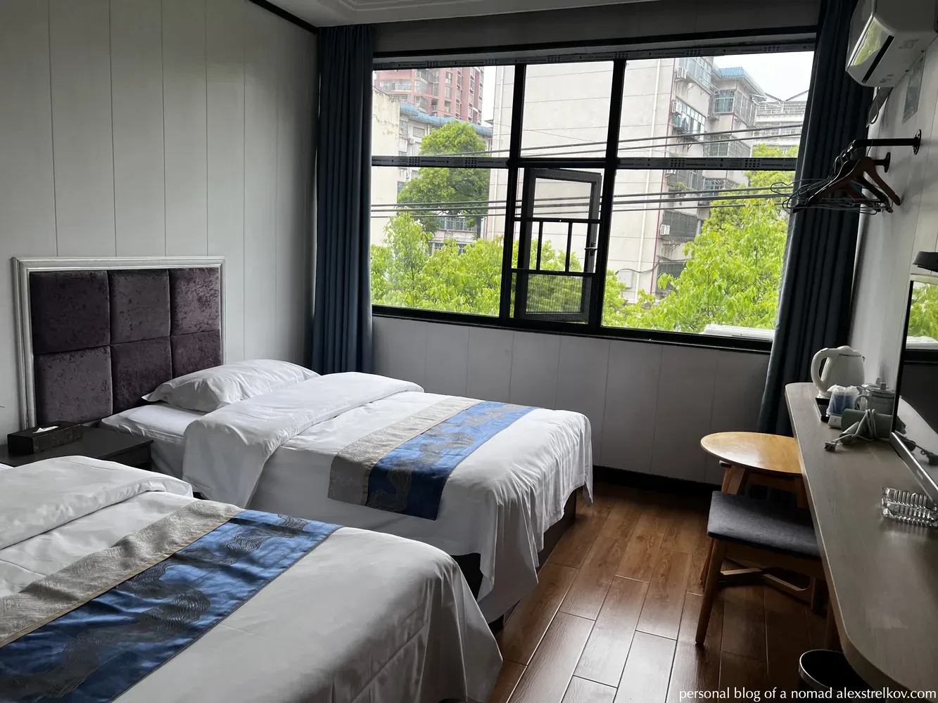 Street-facing room Huaihua Jiaxing Hotel 怀化 two beds window